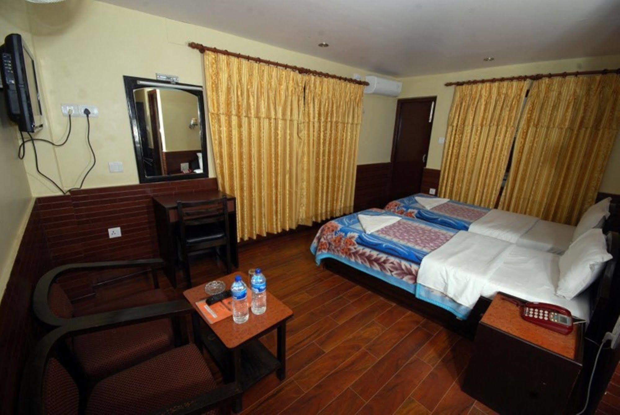 Hotel View Point Pokhara Buitenkant foto