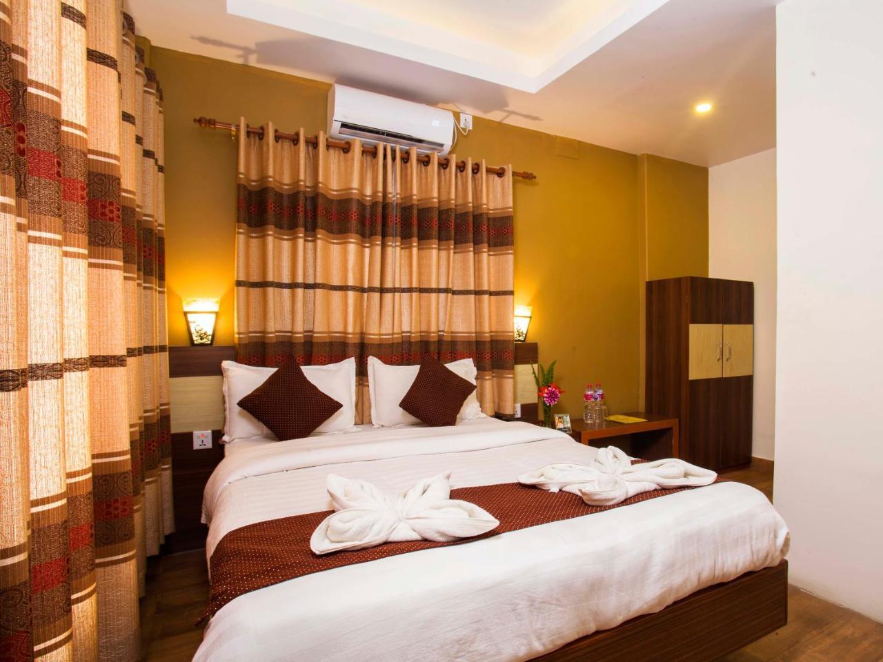 Hotel View Point Pokhara Buitenkant foto